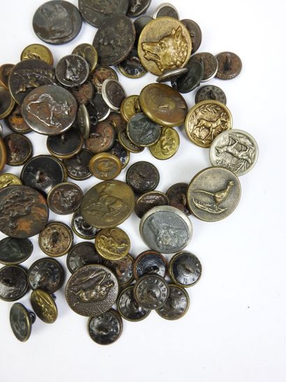 BUTTON. 60 O. and O. hunting buttons. Suit...