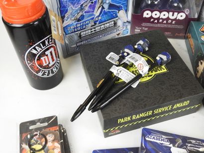 MANGA - FILMS : Lot comprenant mugs, badges,...