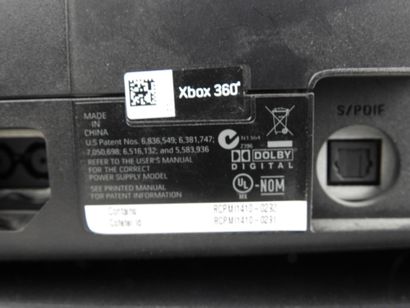 XBOX : 2 consoles XboX 360 noires 2011 et...