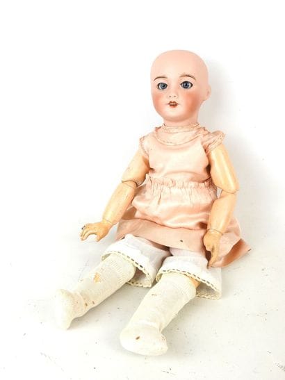 UNIS FRANCE : Poupée tête porcelaine yeux...
