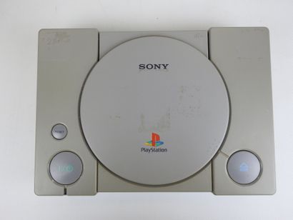 PLAYSTATION : Lot comprenant une console...