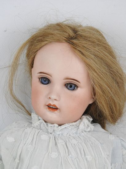 SFBJ - Paris : Poupée avec tête en porcelaine,...