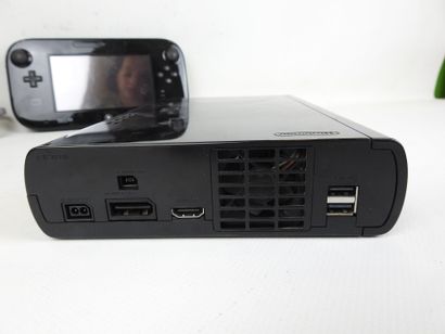 WII U : Console de jeu modèle WUP-010 et...