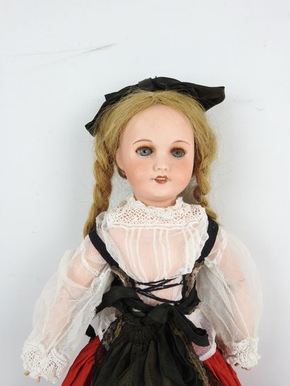 UNIS FRANCE 301 ERT - Poupée tête en porcelaine,...