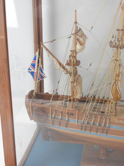 MAQUETTE de bateau en bois 