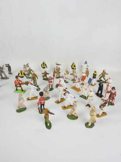 STARLUX - KERALU : Lot de divers soldats...