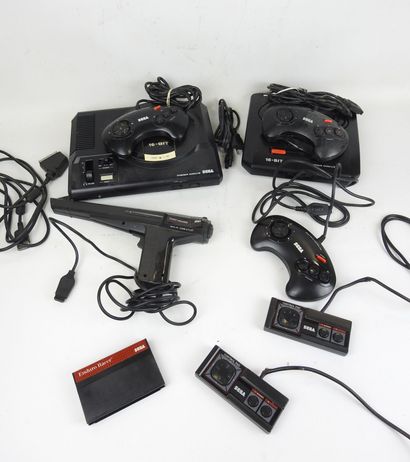 SEGA : 2 consoles 16-BIT dont Mega Drive...