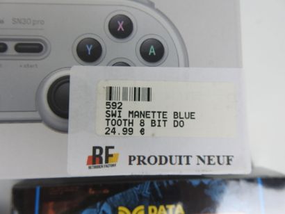 JEUX VIDEOS : Lot d'équipements comprenant...