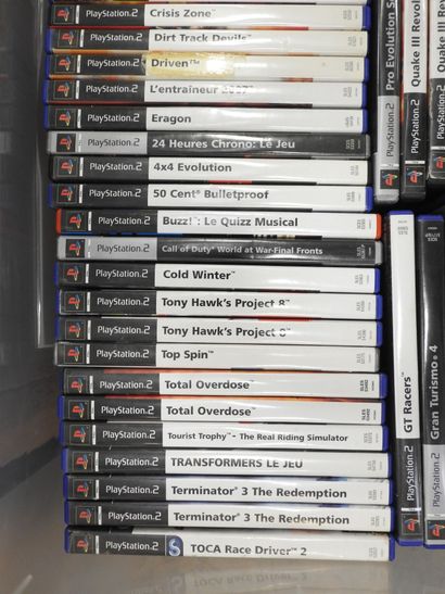 PLAYSTATION 2 : Environ 200 jeux vidéos dont...