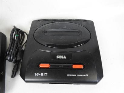 SEGA : 2 consoles 16-BIT dont Mega Drive...