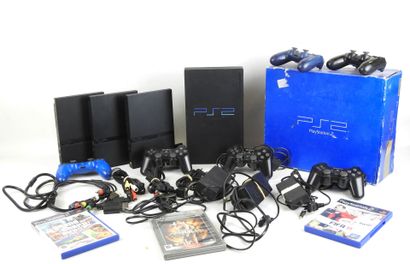 PLAYSTATION 2 : Lot comprenant 4 consoles...