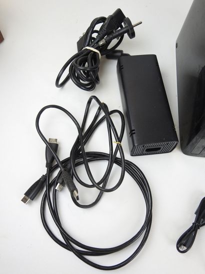 XBOX 360 : 3 consoles XboX 360 noire 2010...