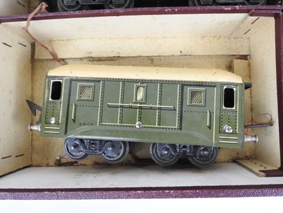 JEP : Coffret de trains avec une locomotive,...