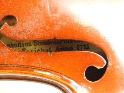 VIOLON 1/2. Etiquette 