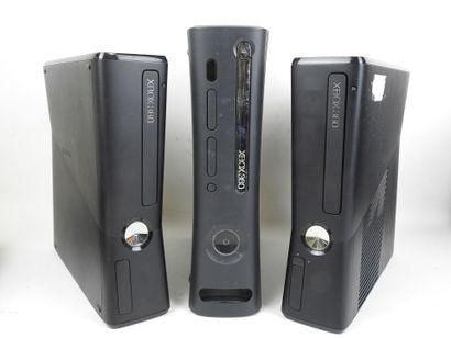 XBOX : 2 consoles XboX 360 noires 2011 et...