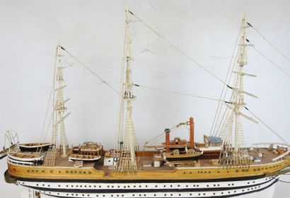 MAQUETTE du trois-mâts Amerigo Vespucci en...