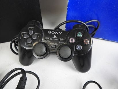 PLAYSTATION 2 : Lot comprenant 4 consoles...
