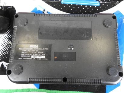 SEGA : Console Master System II noire. Joint...