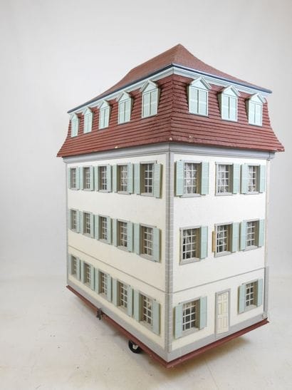 Importante MAISON DE POUPEE en bois peint...