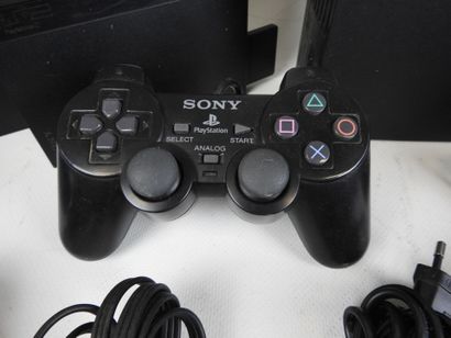 PLAYSTATION 2 : Lot comprenant 4 consoles...