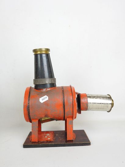 PATENT: Black lacquered metal cinematograph...