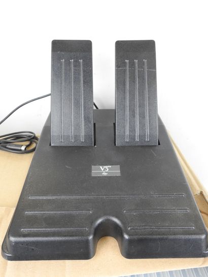 PLAYSTATION : Volant et pédales de jeu INTERACT...
