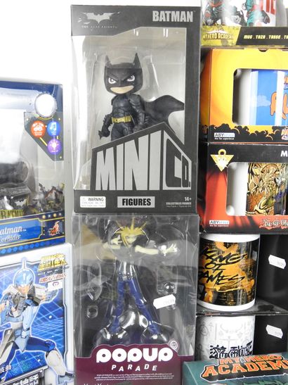 MANGA - FILMS : Lot comprenant mugs, badges,...