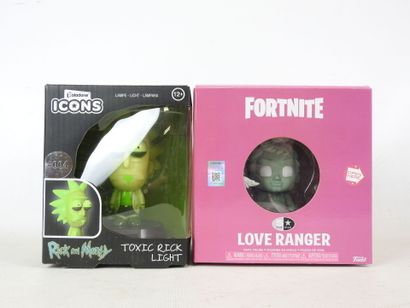 6 FIGURINES de collection diverses : 
- Stranger...
