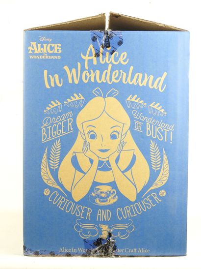 DISNEY : Grande figurine Alice aux Pays des...