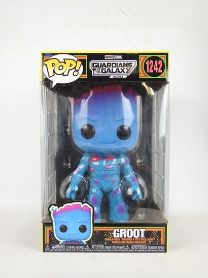 DISNEY - MARVEL : 3 figurines POP :
- Groot...