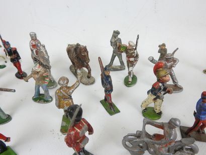 STARLUX - KERALU : Lot de divers soldats...
