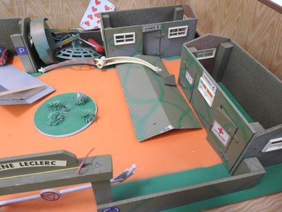 GAMA: Suitcase containing plastic military...