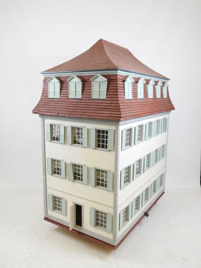 Importante MAISON DE POUPEE en bois peint...