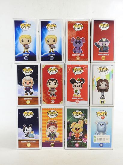 FUNKO POP : 12 figurines de collection DISNEY...