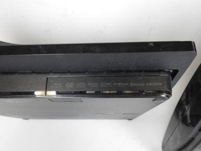 PLAYSTATION : Lot comprenant une console...