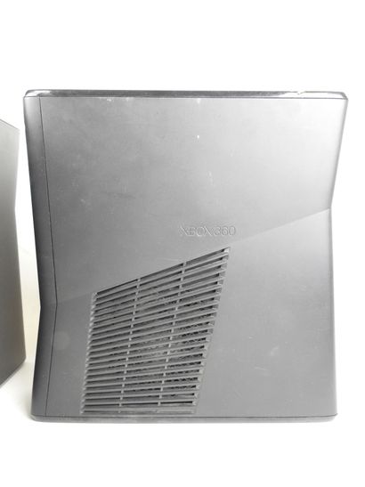 XBOX 360 : 3 consoles XboX 360 noire 2010...