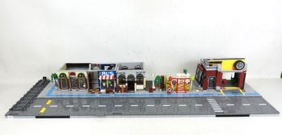 LEGO : Maquette représentant une rue avec...