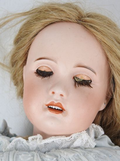 SFBJ - Paris : Poupée avec tête en porcelaine,...