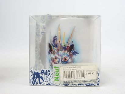 MUGS : 4 mugs de séries diverses dont STAR...