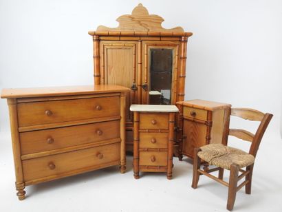 Bamboo doll's room furniture including :
1...