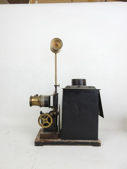PATENT: Black lacquered metal cinematograph...