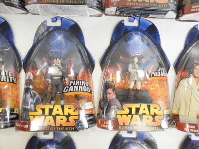 STAR WARS : 18 figurines de collection représentant...