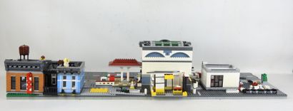 LEGO : Maquette représentant une rue avec...