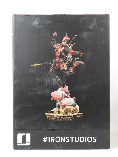MARVEL : 2 figurines de collection : 
- Deadpool....