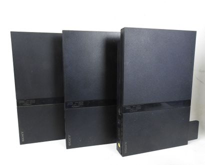 PLAYSTATION 2 : Lot comprenant 4 consoles...