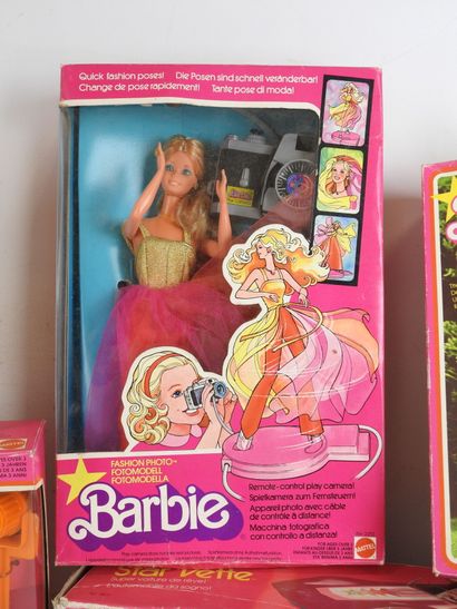 MATTEL - BARBIE : Lot comprenant 5 poupées...