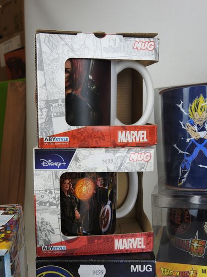 MARVEL - DRAGON BALL Z : Lot comprenant mugs,...