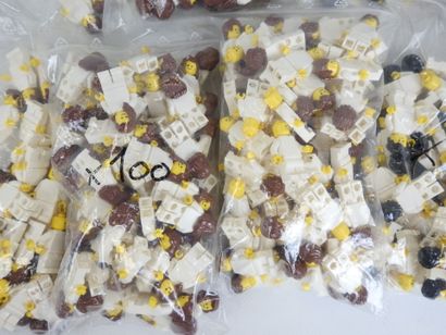 LEGO : 15 pochons de personnages habillés...