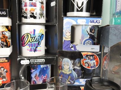 SERIES - FILMS : Lot comprenant mugs, gourdes,...