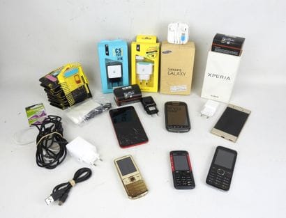 TELEPHONIE : Lot divers comprenant Téléphone...